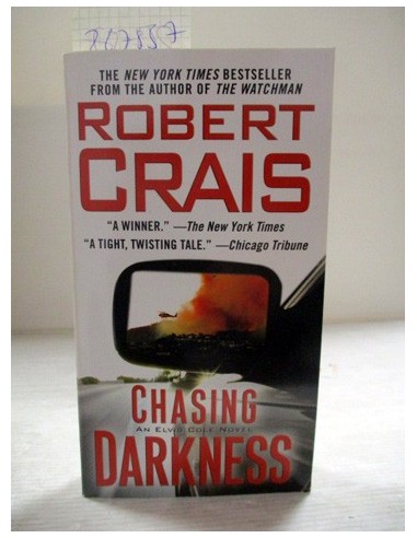 Chasing Darkness. Robert Crais....