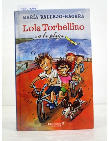 Lola Torbellino en la playa. María...